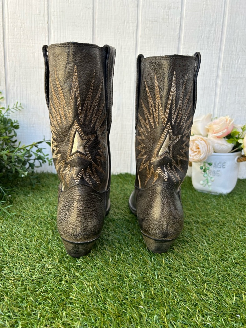 GOLDEN GOOSE
Women low Wish Star boots in black leather with silver star Sz 36 - Picture 6 of 16